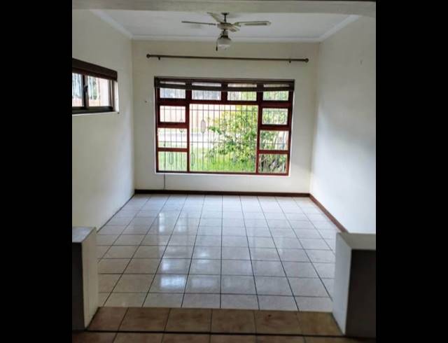 2 bed property to rent in FAIRWAYS